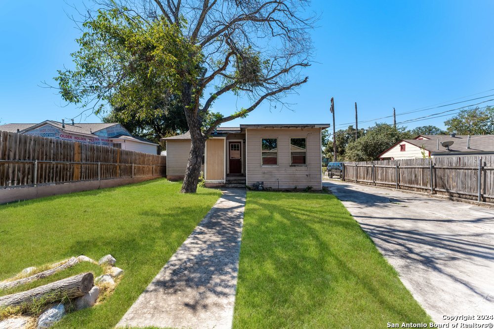 211 BONNELL DR