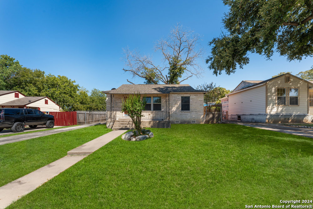 211 BONNELL DR