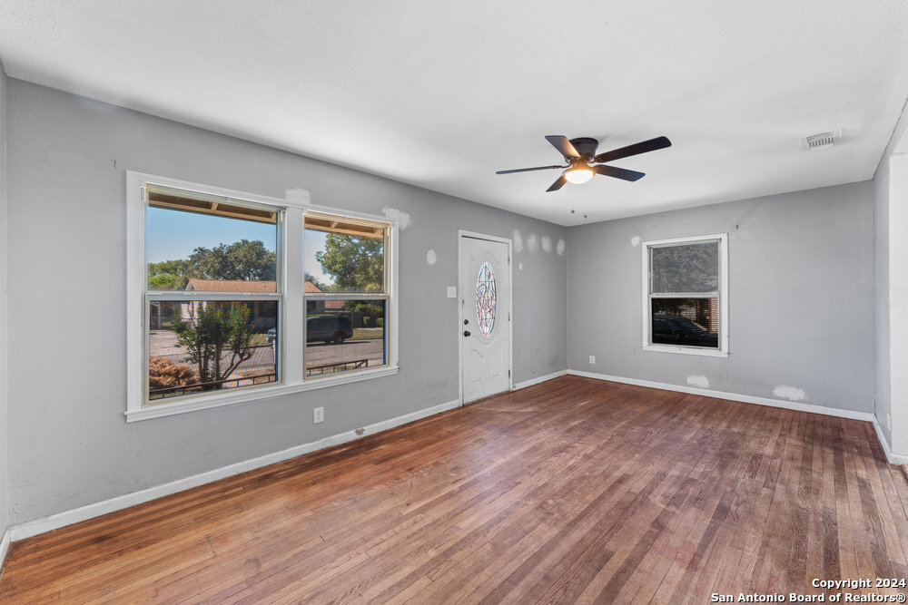 211 BONNELL DR