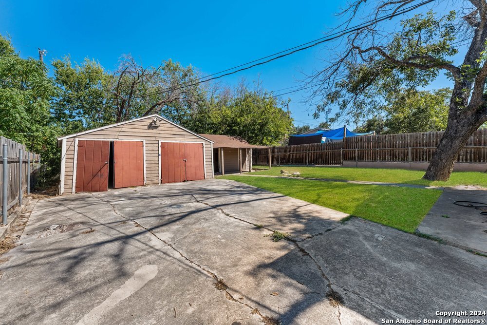 211 BONNELL DR