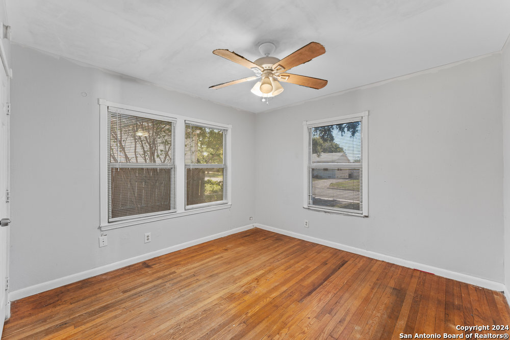 211 BONNELL DR