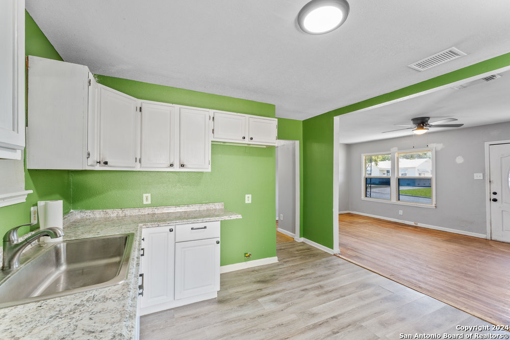 211 BONNELL DR