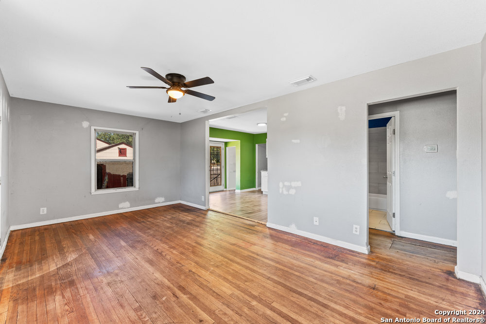 211 BONNELL DR