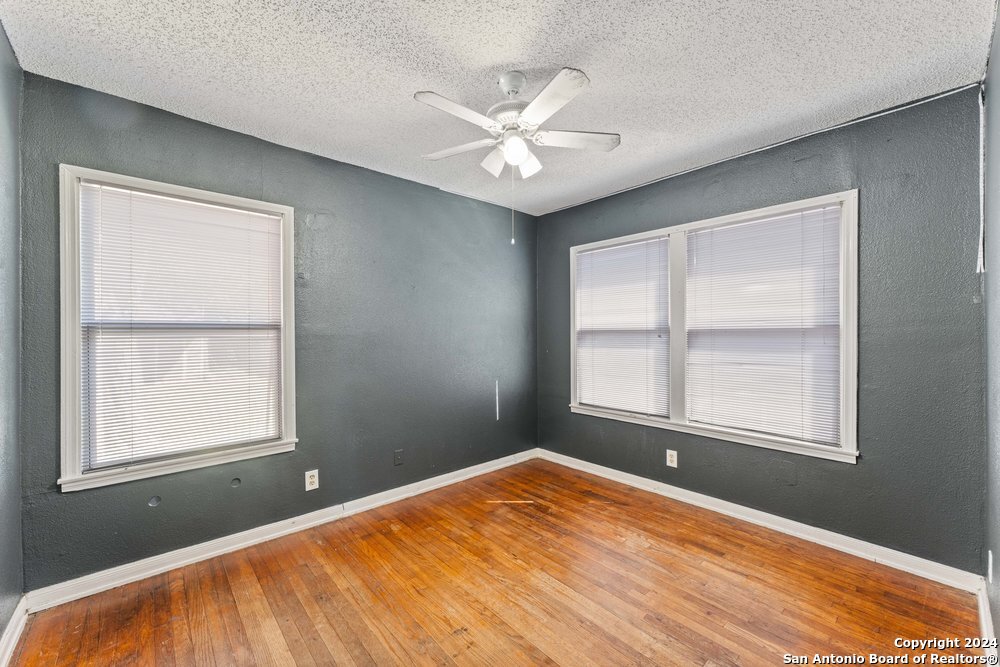 211 BONNELL DR