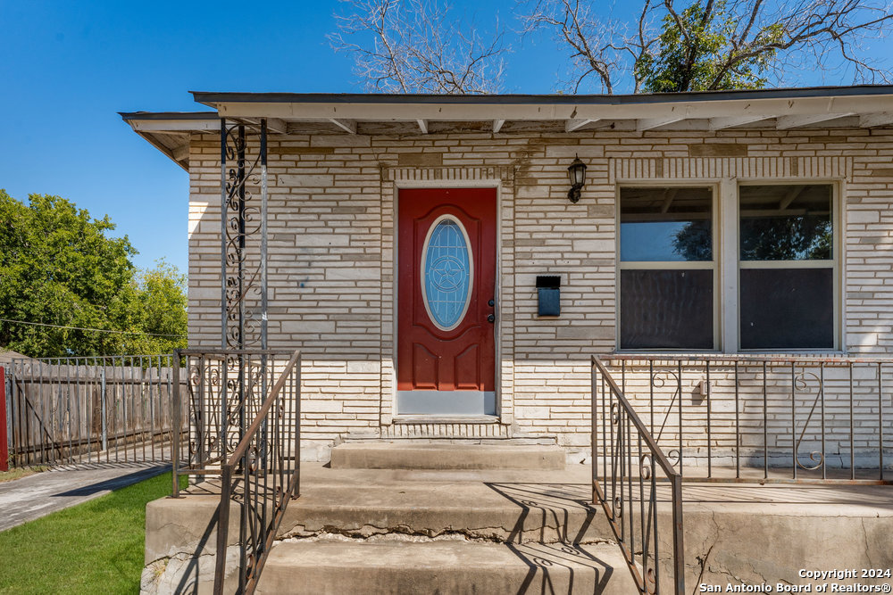 211 BONNELL DR