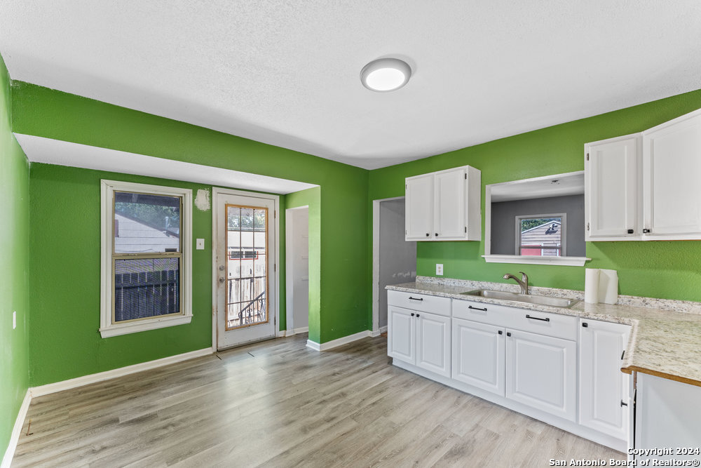 211 BONNELL DR