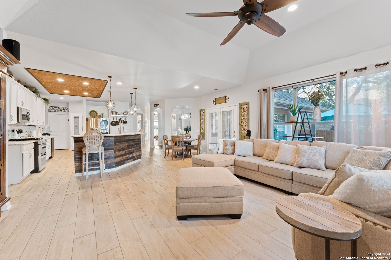 1615 LOOKOUT PT