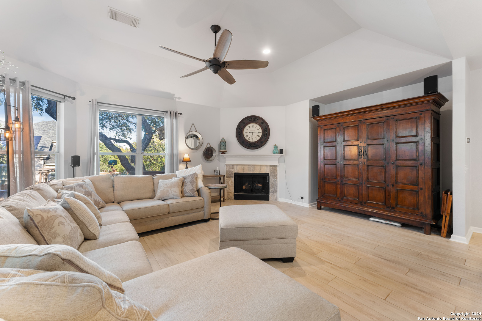 1615 LOOKOUT PT