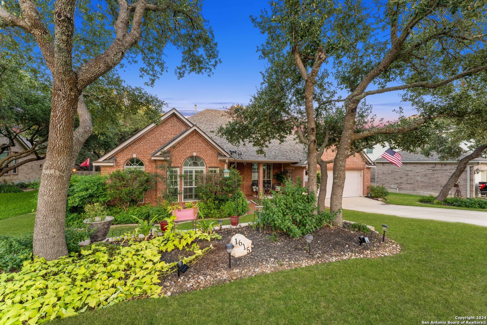 1615 LOOKOUT PT