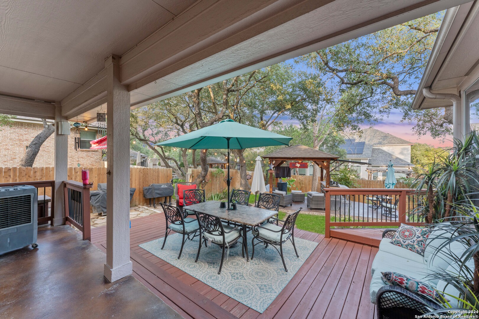 1615 LOOKOUT PT