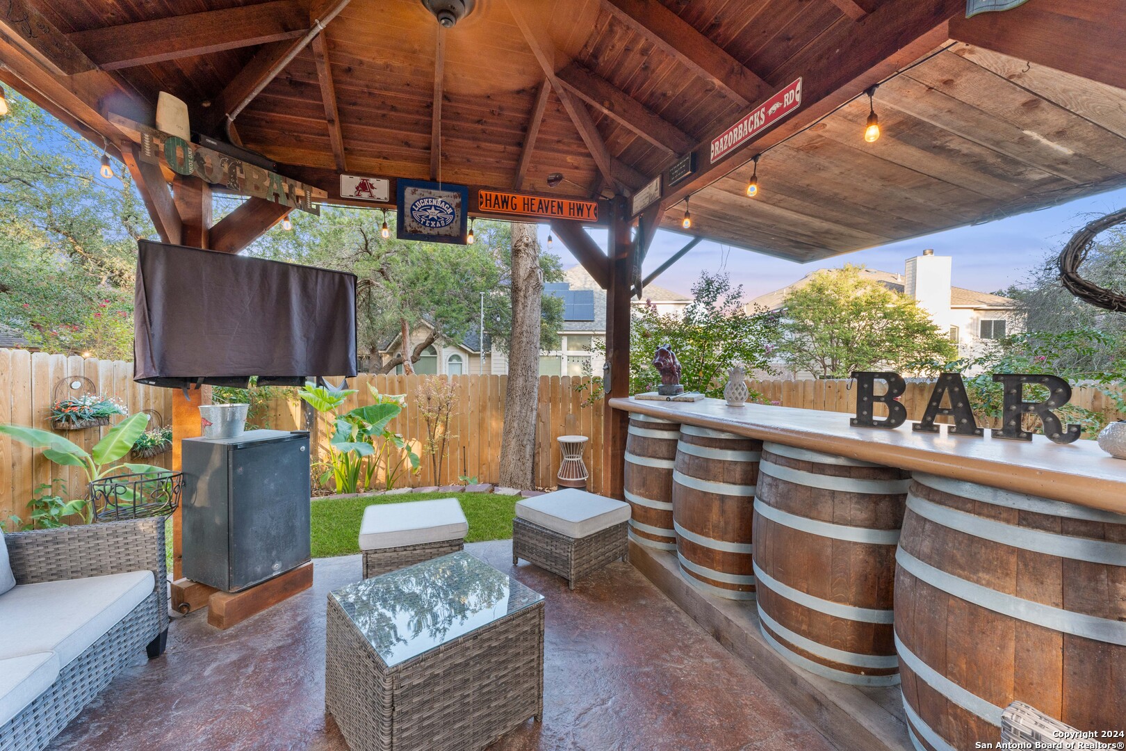 1615 LOOKOUT PT