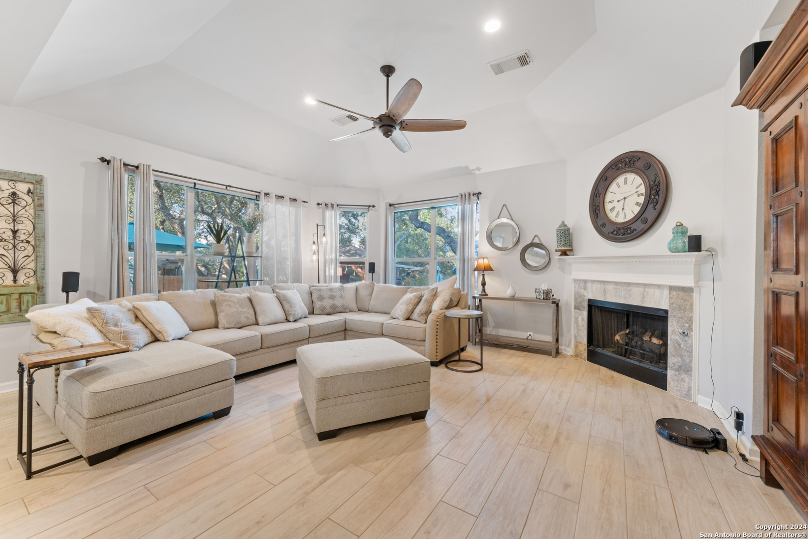 1615 LOOKOUT PT