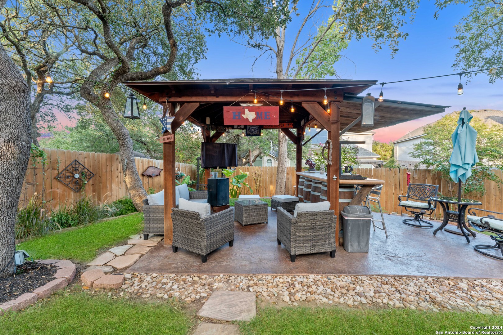1615 LOOKOUT PT