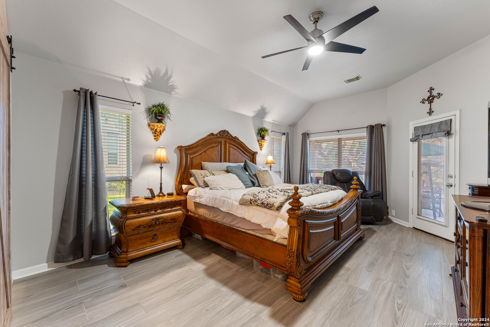 1615 LOOKOUT PT