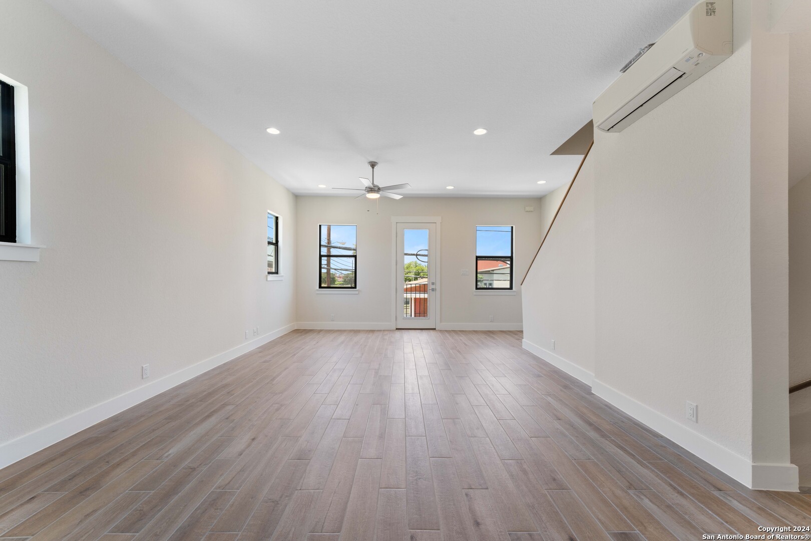402 Center St