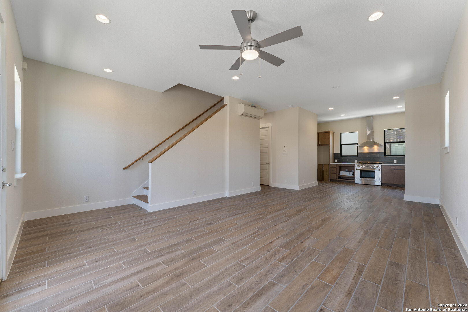 402 Center St