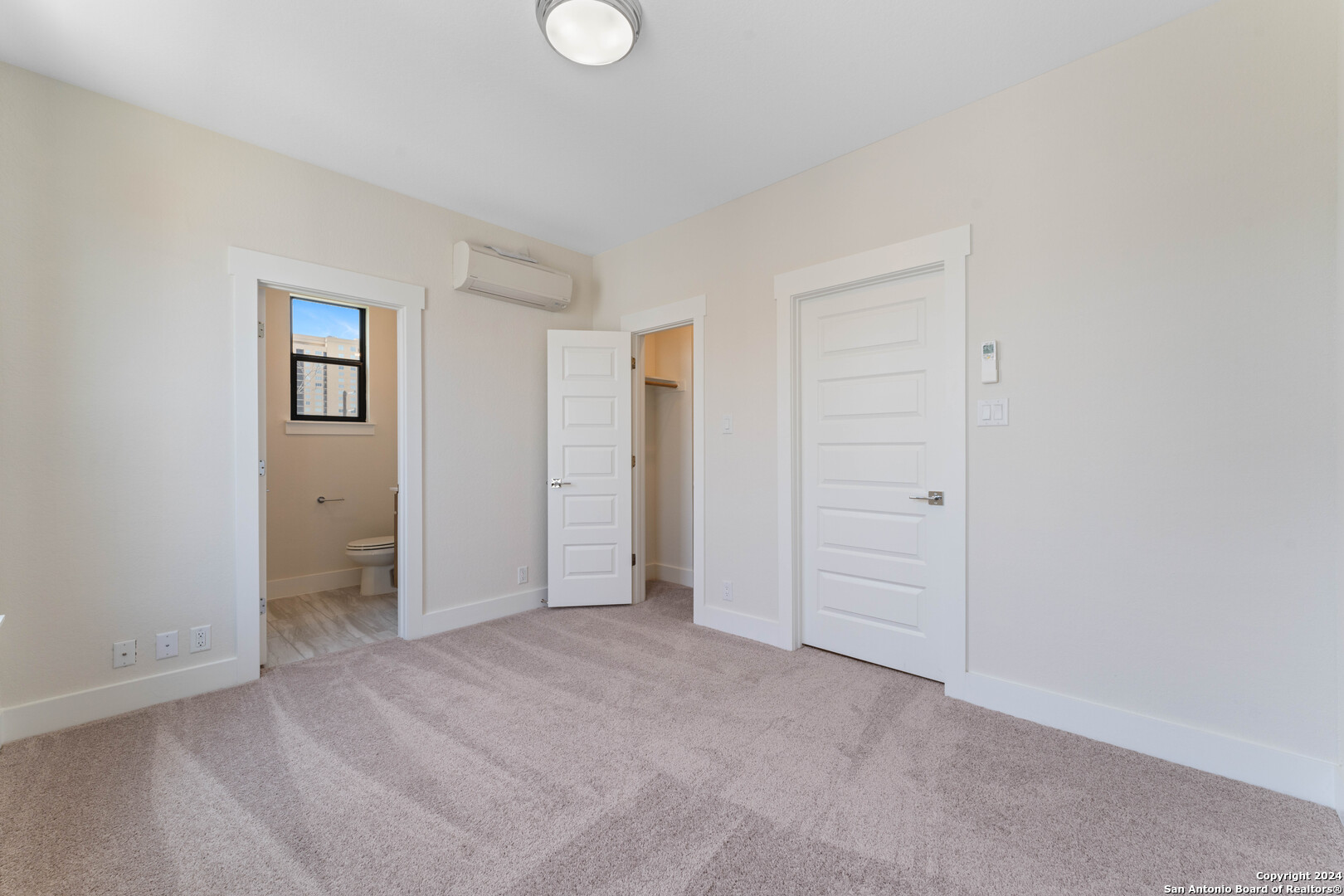 402 Center St