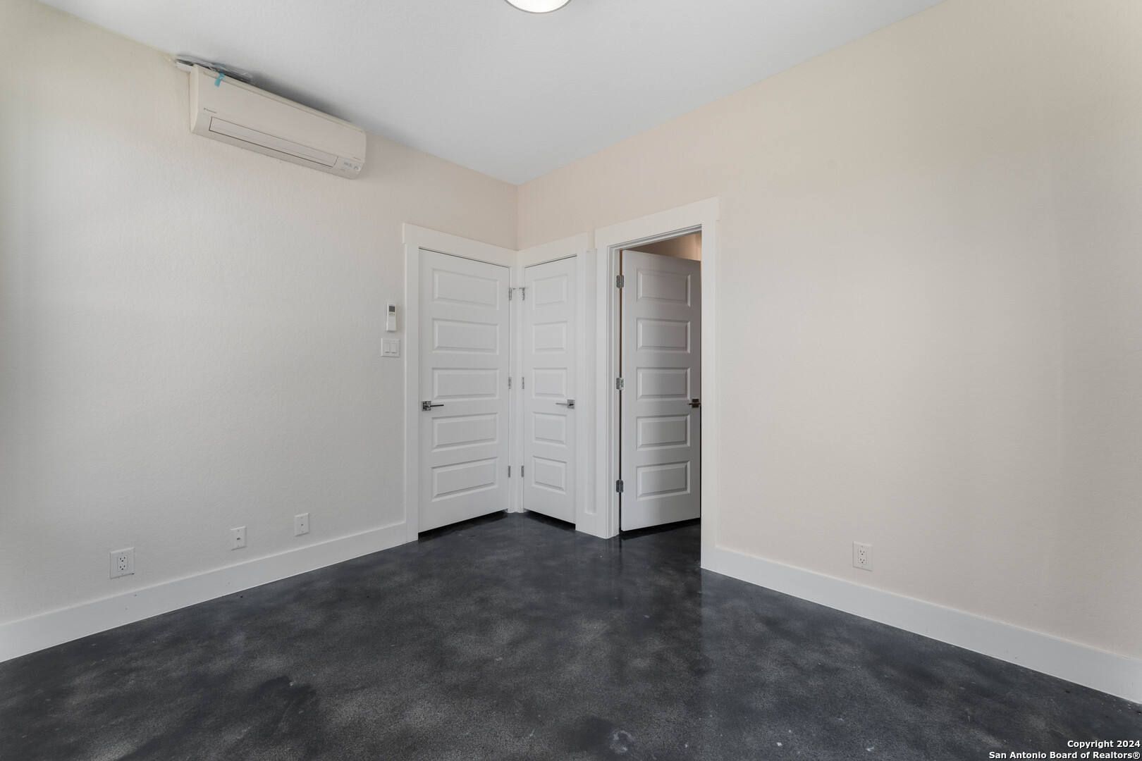 402 Center St