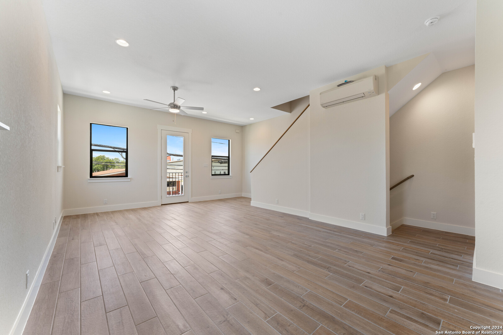 402 Center St