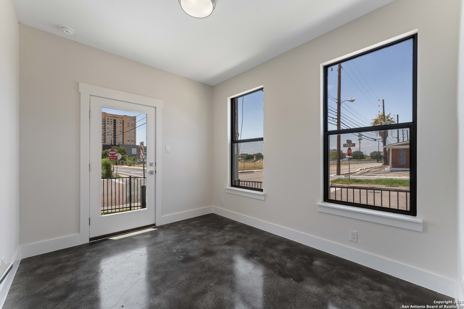 402 Center St