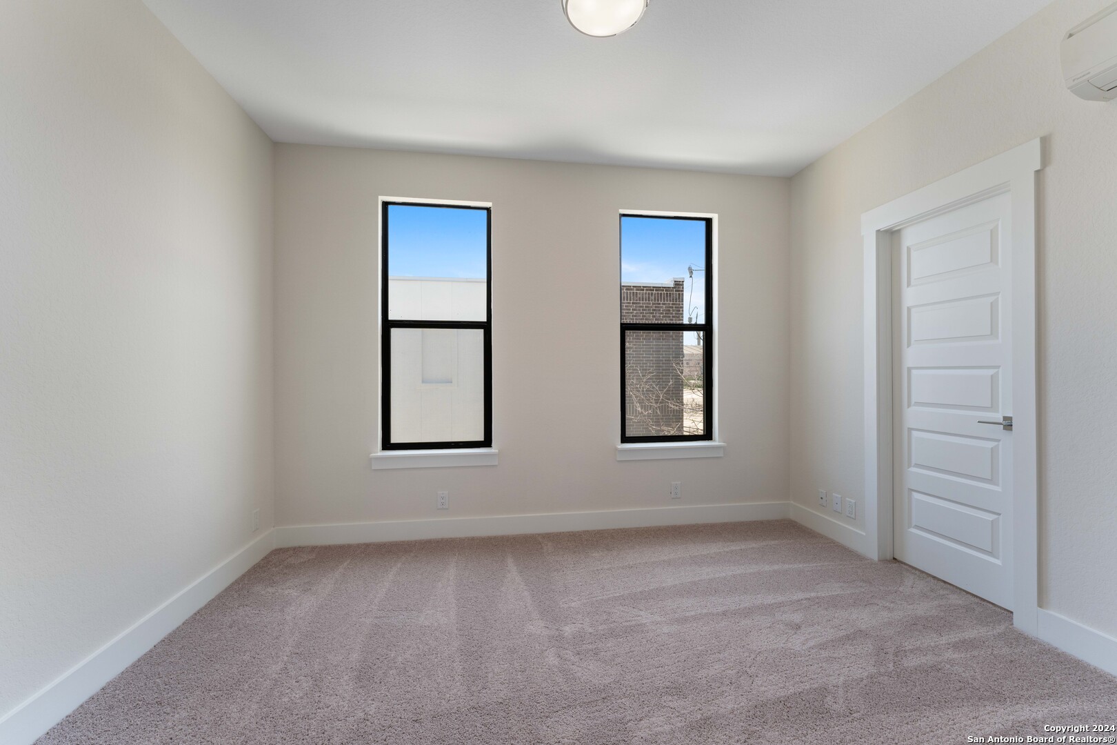402 Center St