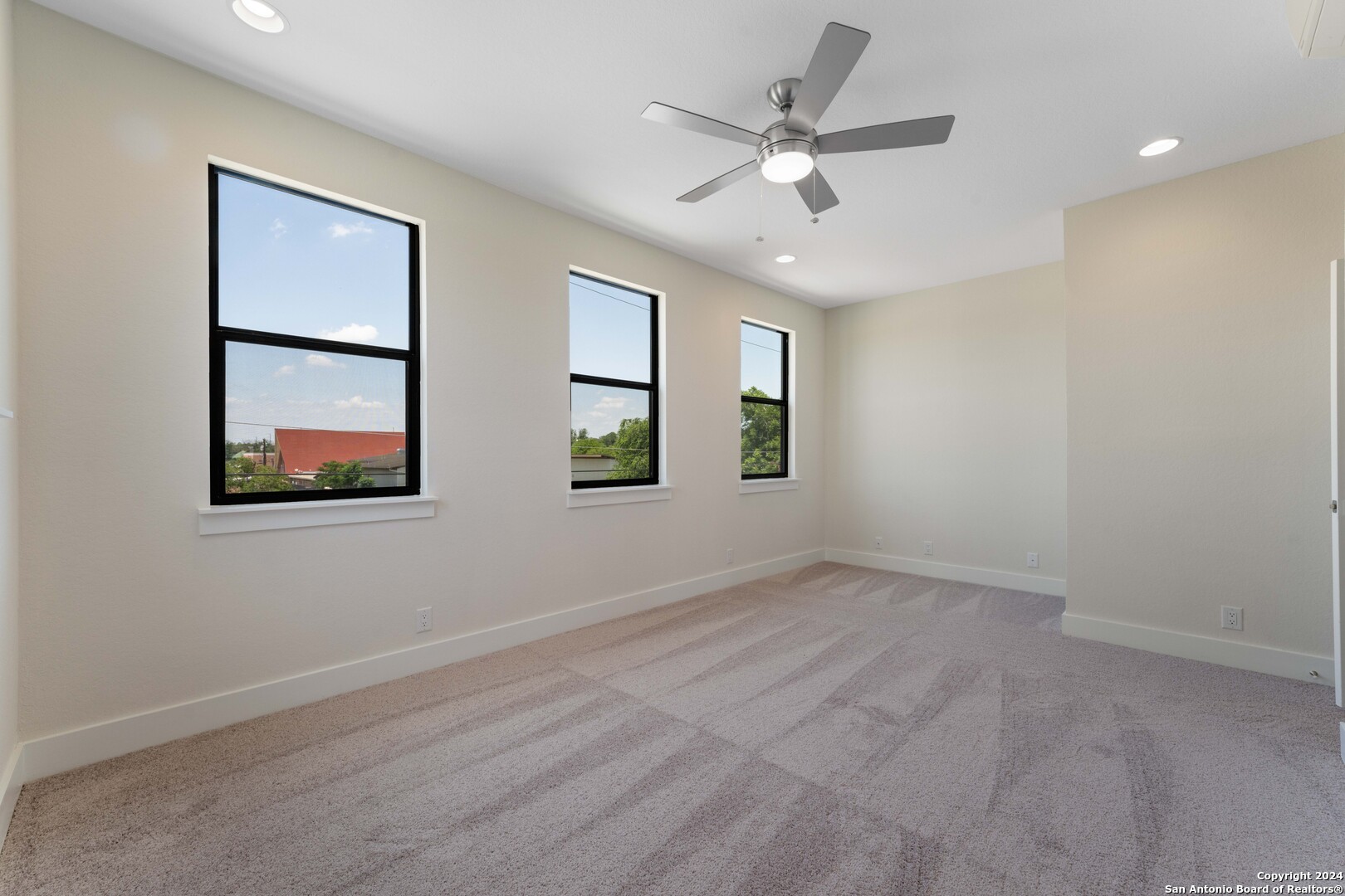 402 Center St