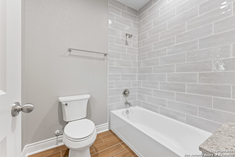 401 AUBREY ST