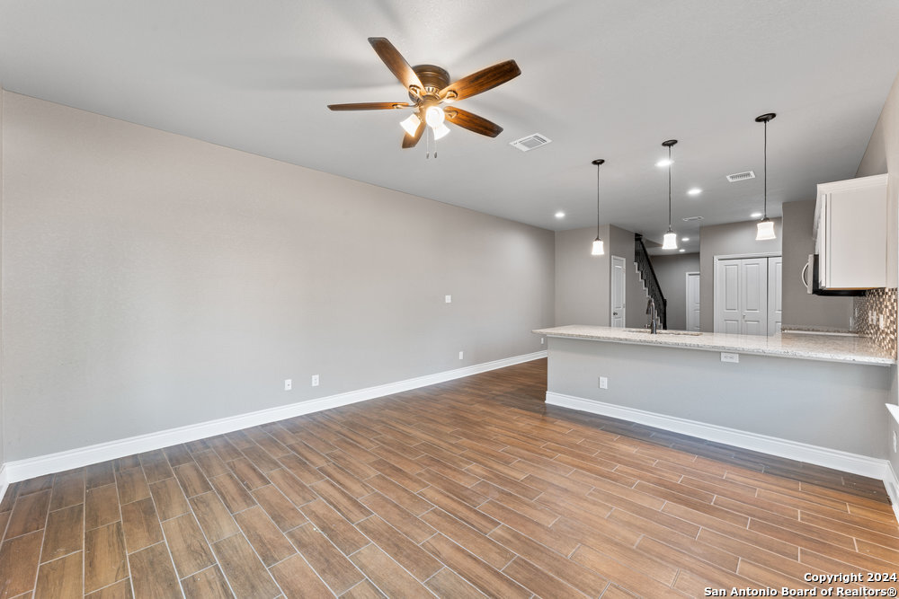 401 AUBREY ST