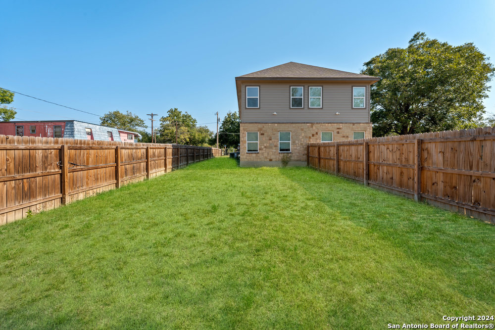401 AUBREY ST
