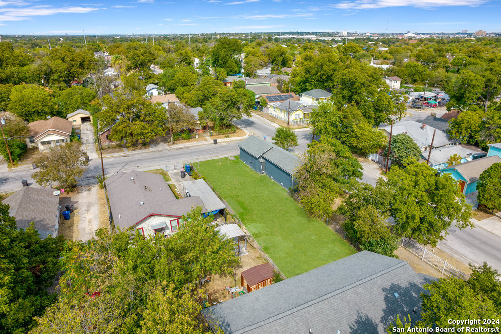 2702 W SALINAS