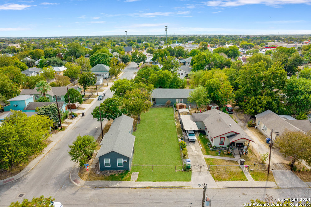 2702 W SALINAS