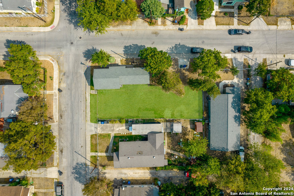 2702 W SALINAS