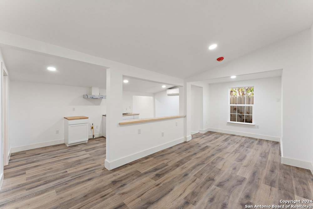 214 E HART AVE