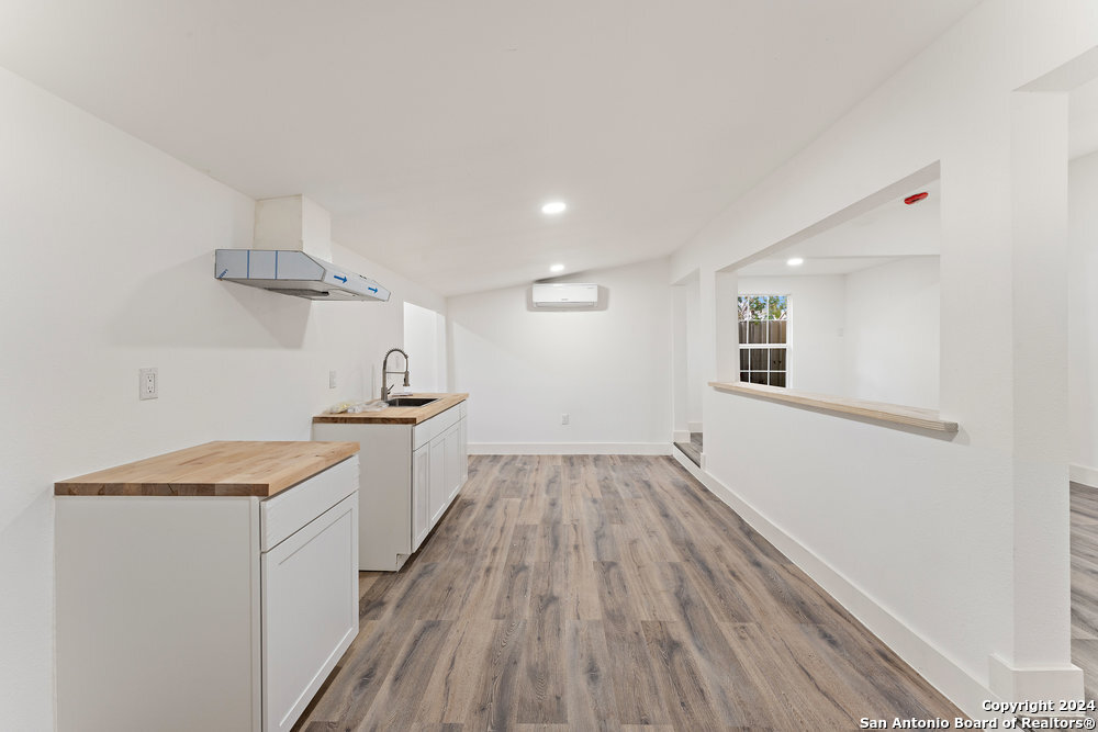 214 E HART AVE
