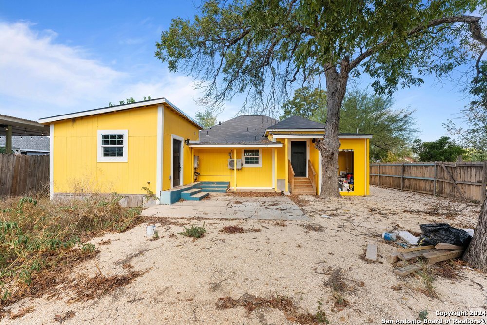 214 E HART AVE
