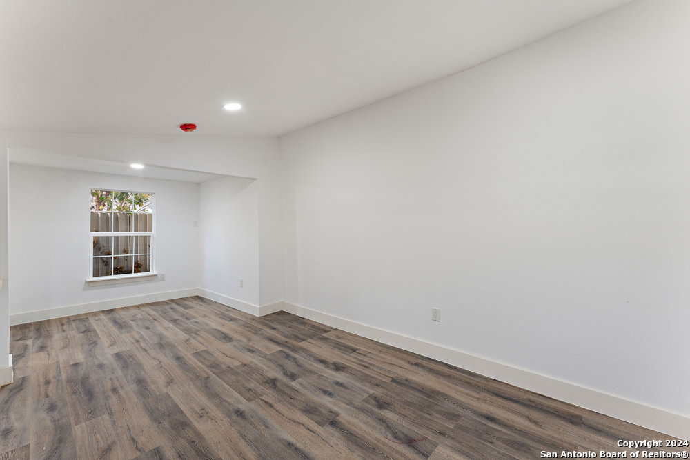 214 E HART AVE