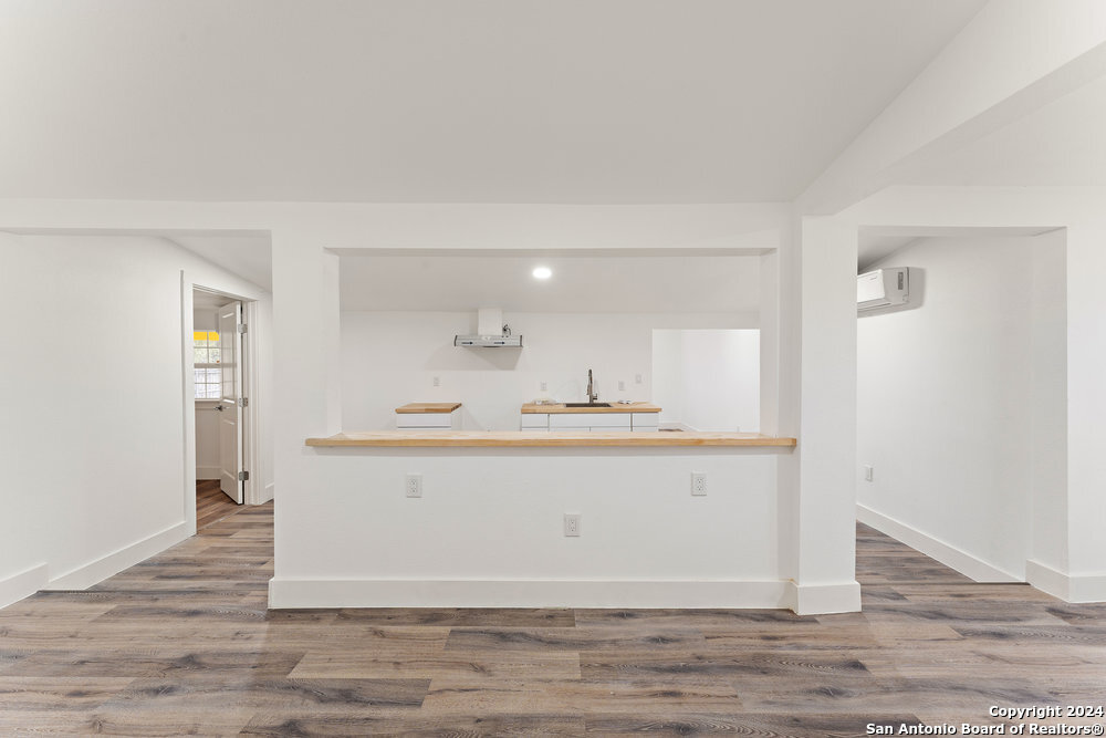 214 E HART AVE