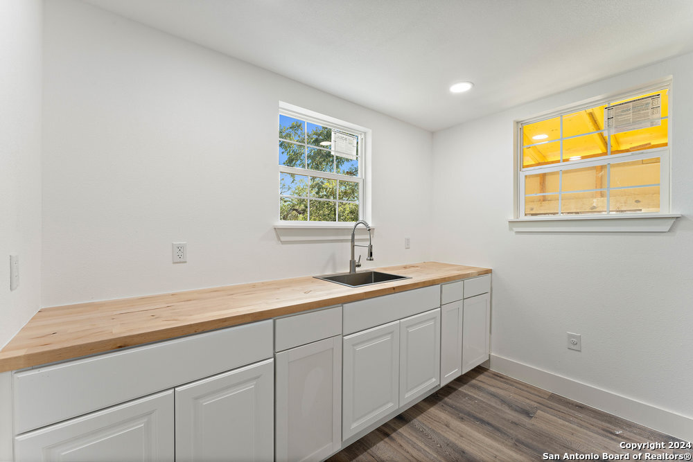 214 E HART AVE