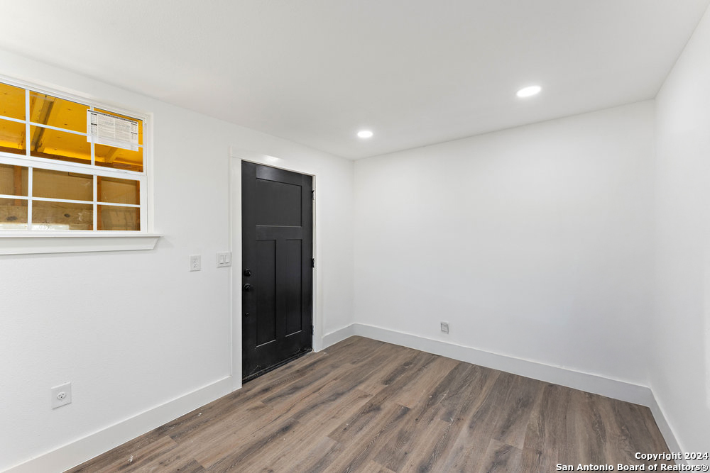 214 E HART AVE