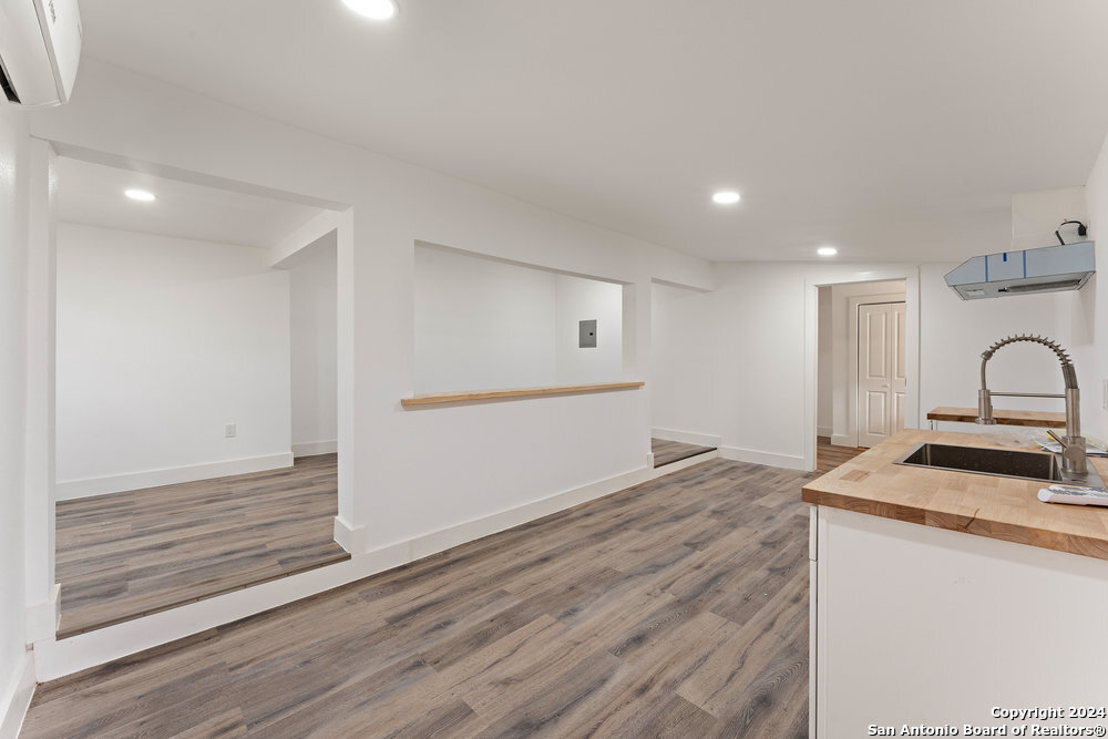 214 E HART AVE