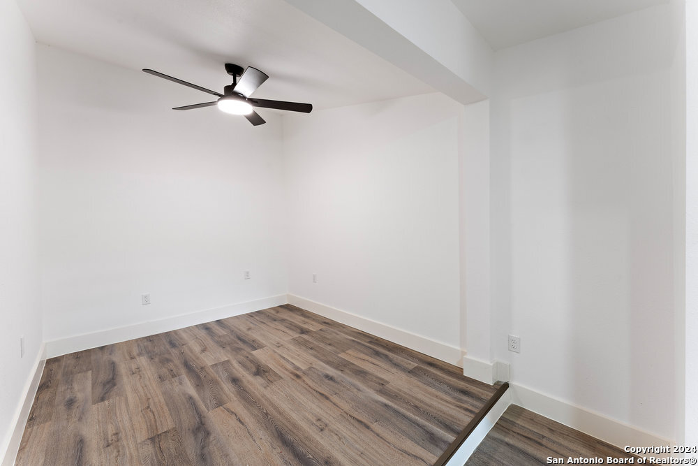 214 E HART AVE