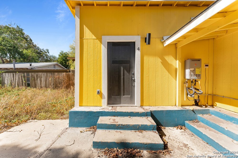 214 E HART AVE