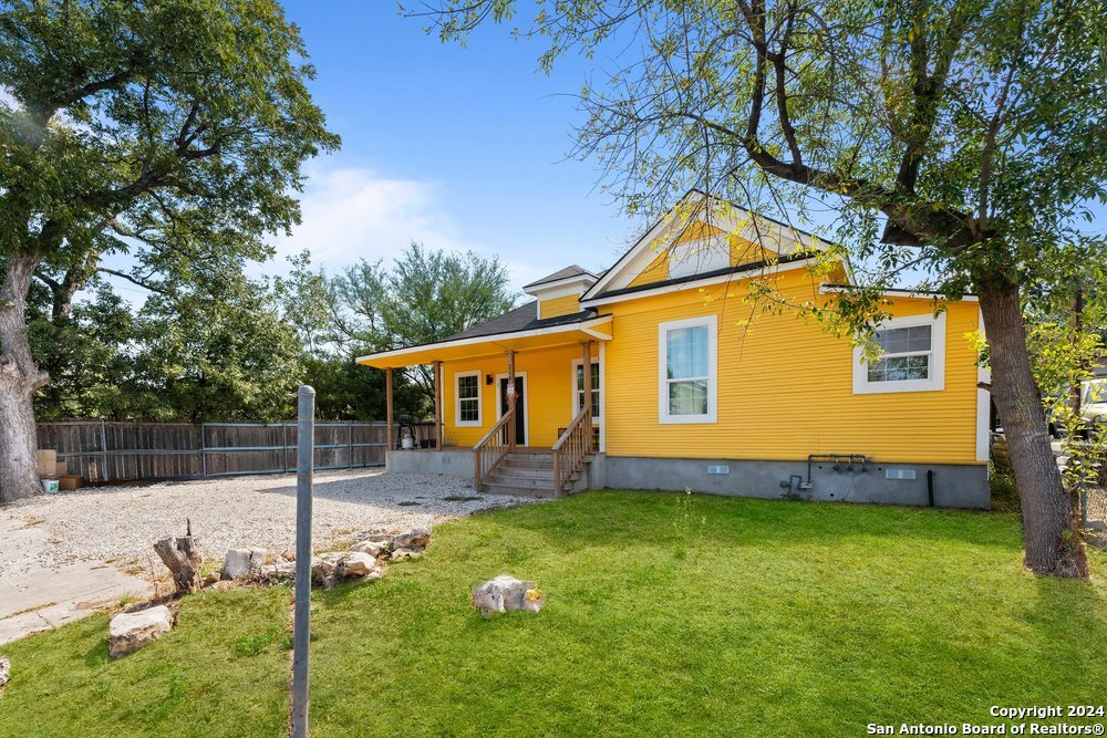 214 E HART AVE