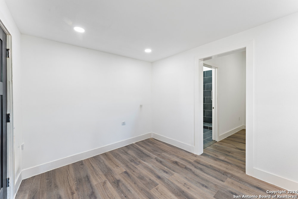 214 E HART AVE