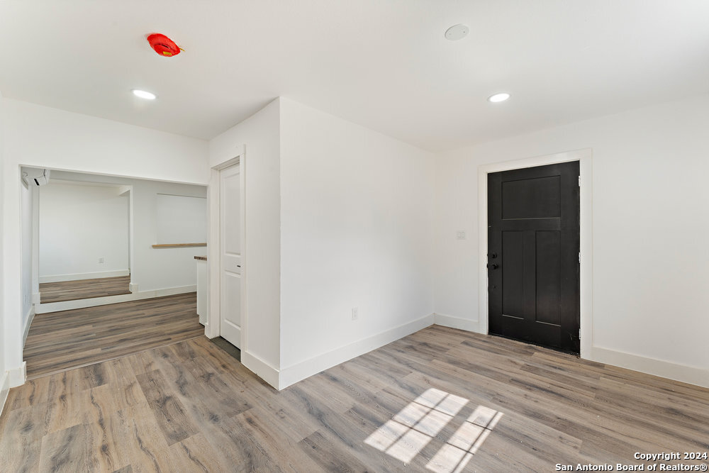 214 E HART AVE