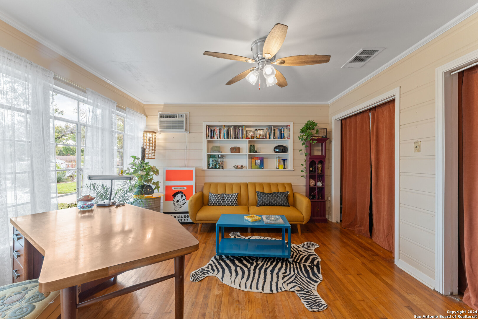 2601 W KINGS HWY