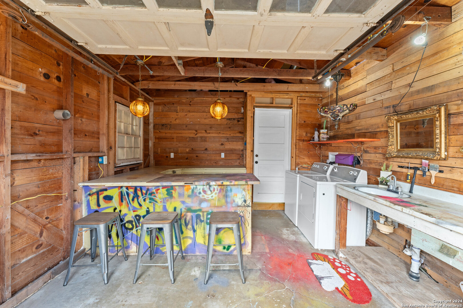 2601 W KINGS HWY