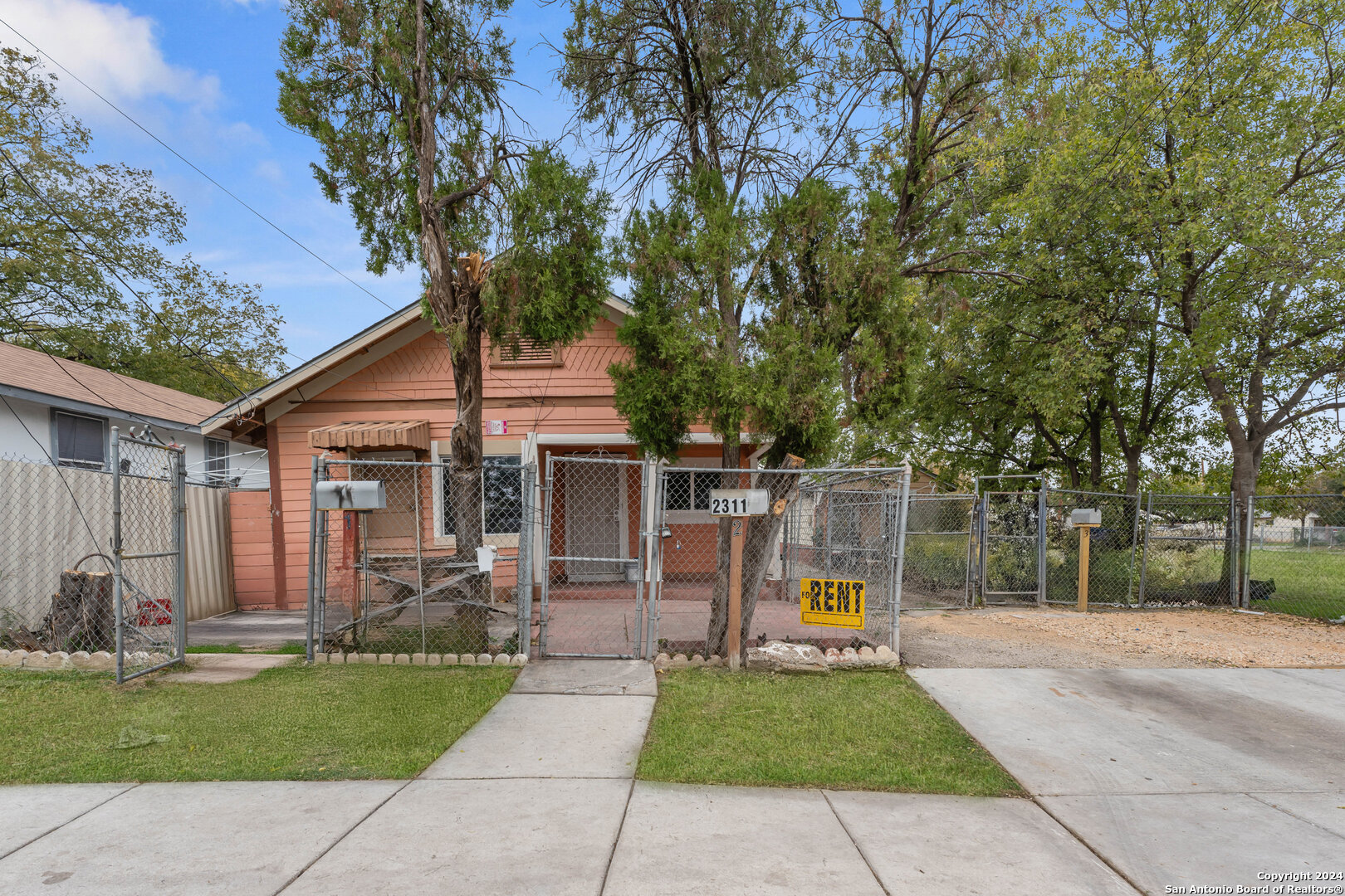 2311 EL PASO ST