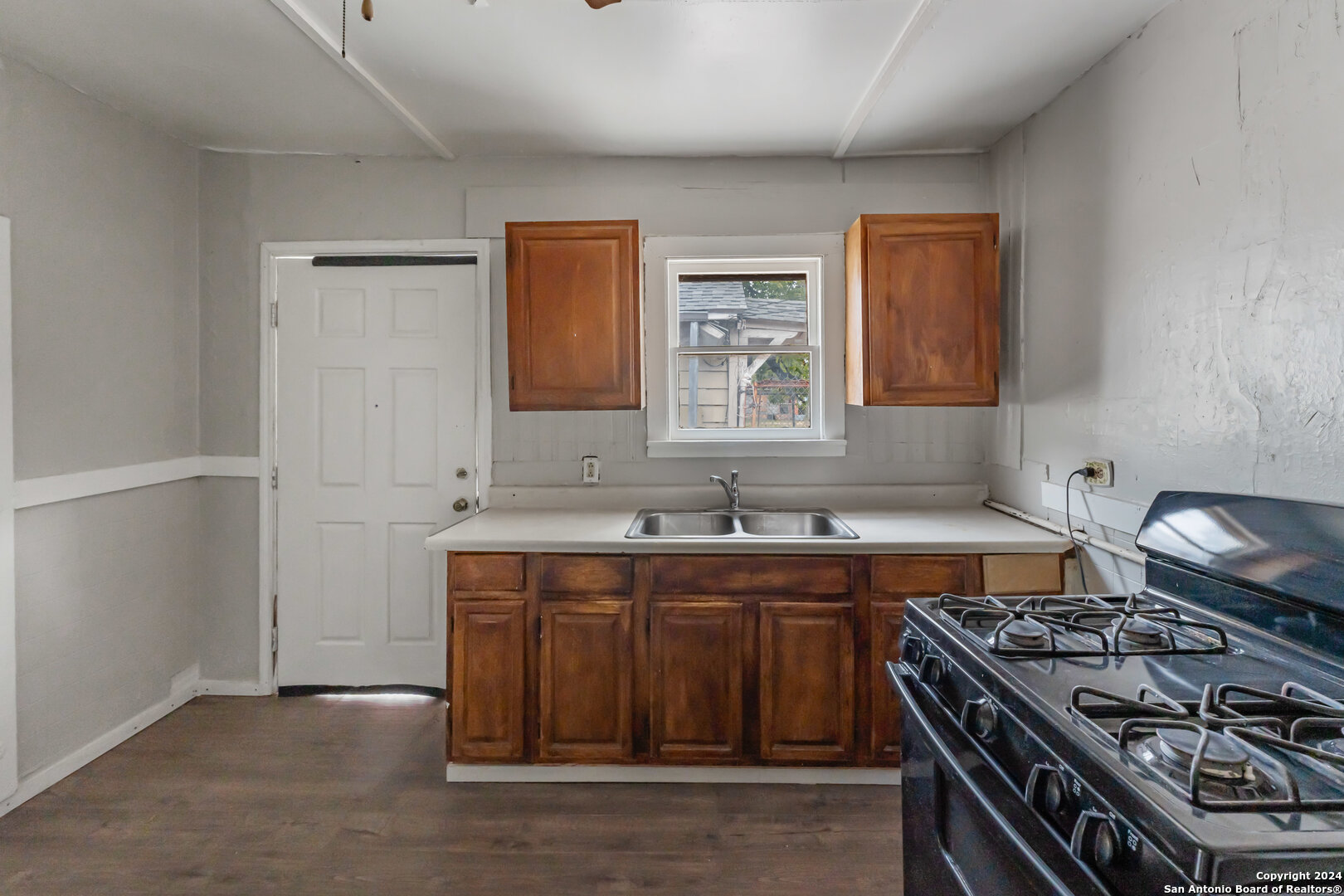2311 EL PASO ST