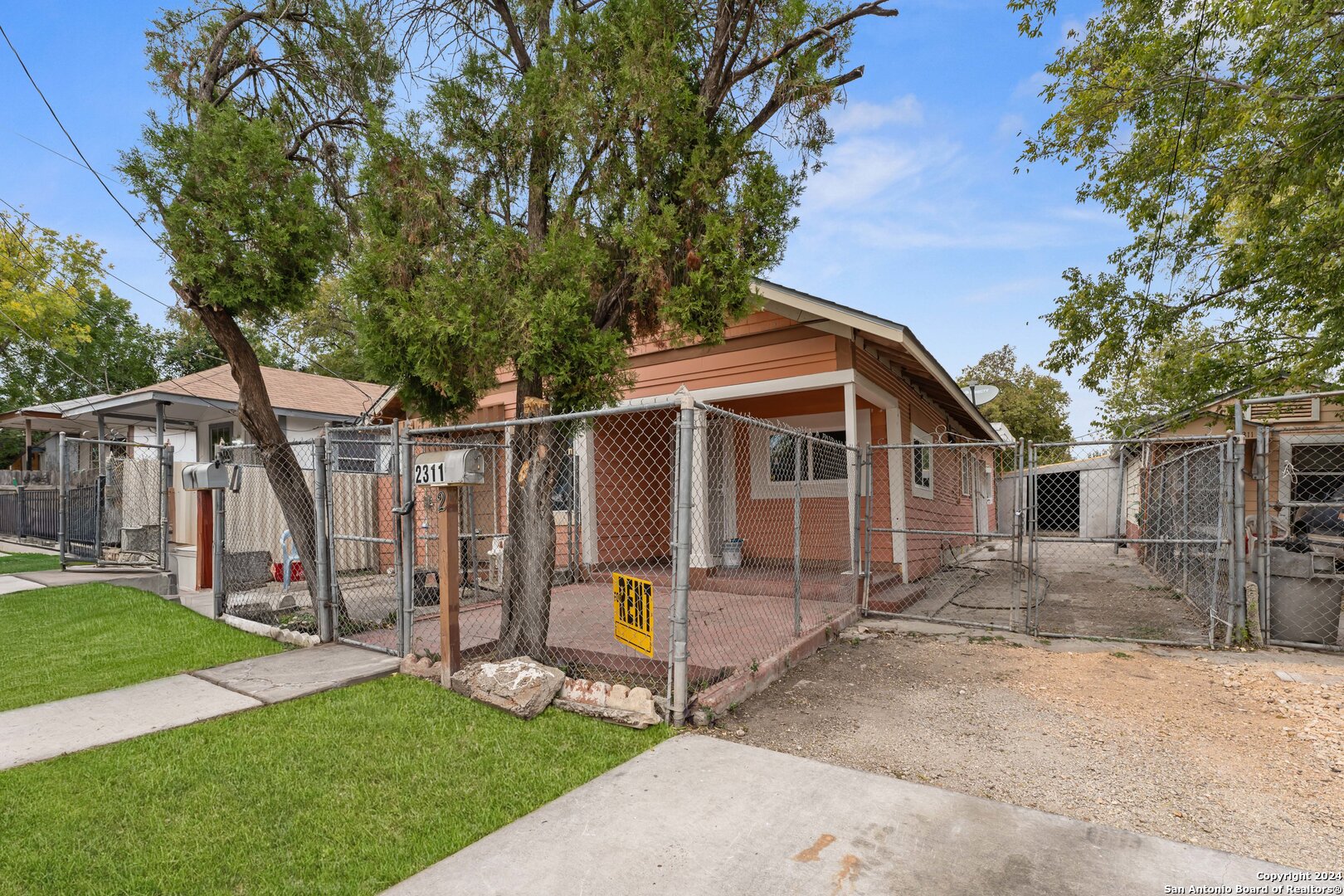 2311 EL PASO ST